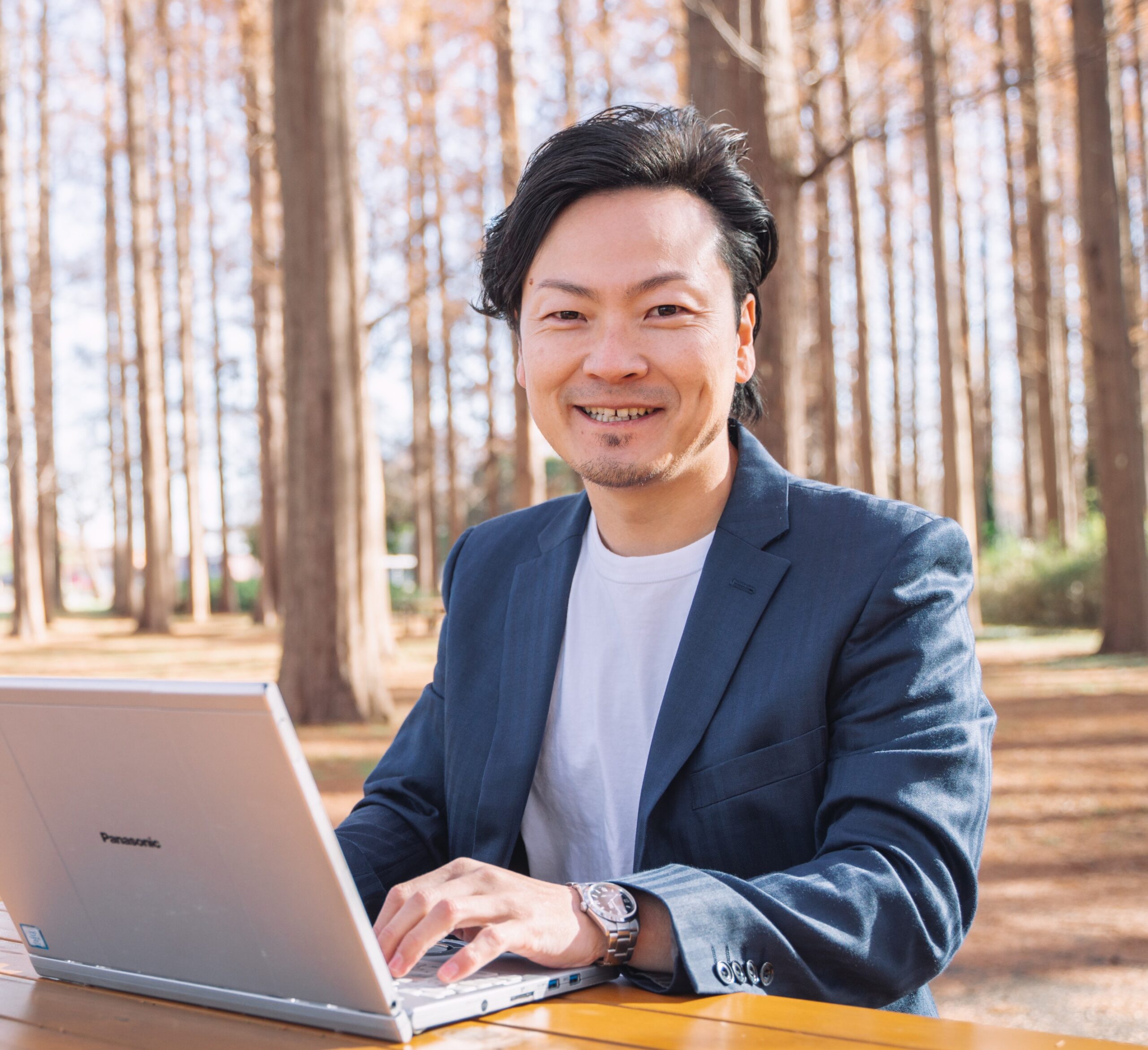 価値を高めて、 勝ち筋をつくる。 広告運用×デジタル番組制作×SNS×AI 成果に繋がる統合型パートナーデジタルマーケティング